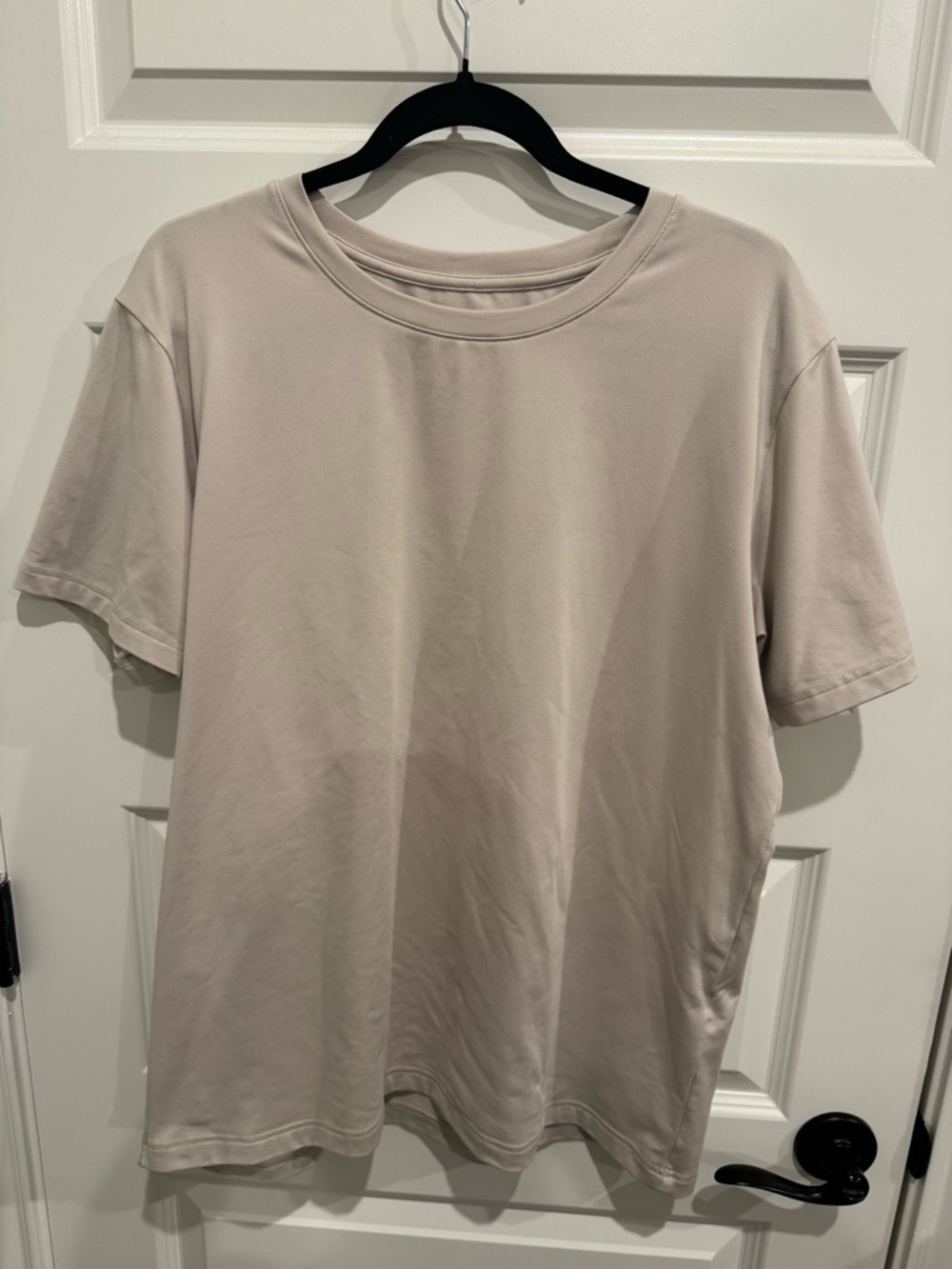 ALO Yoga Men's Short Sleeve Crew in Light Taupe